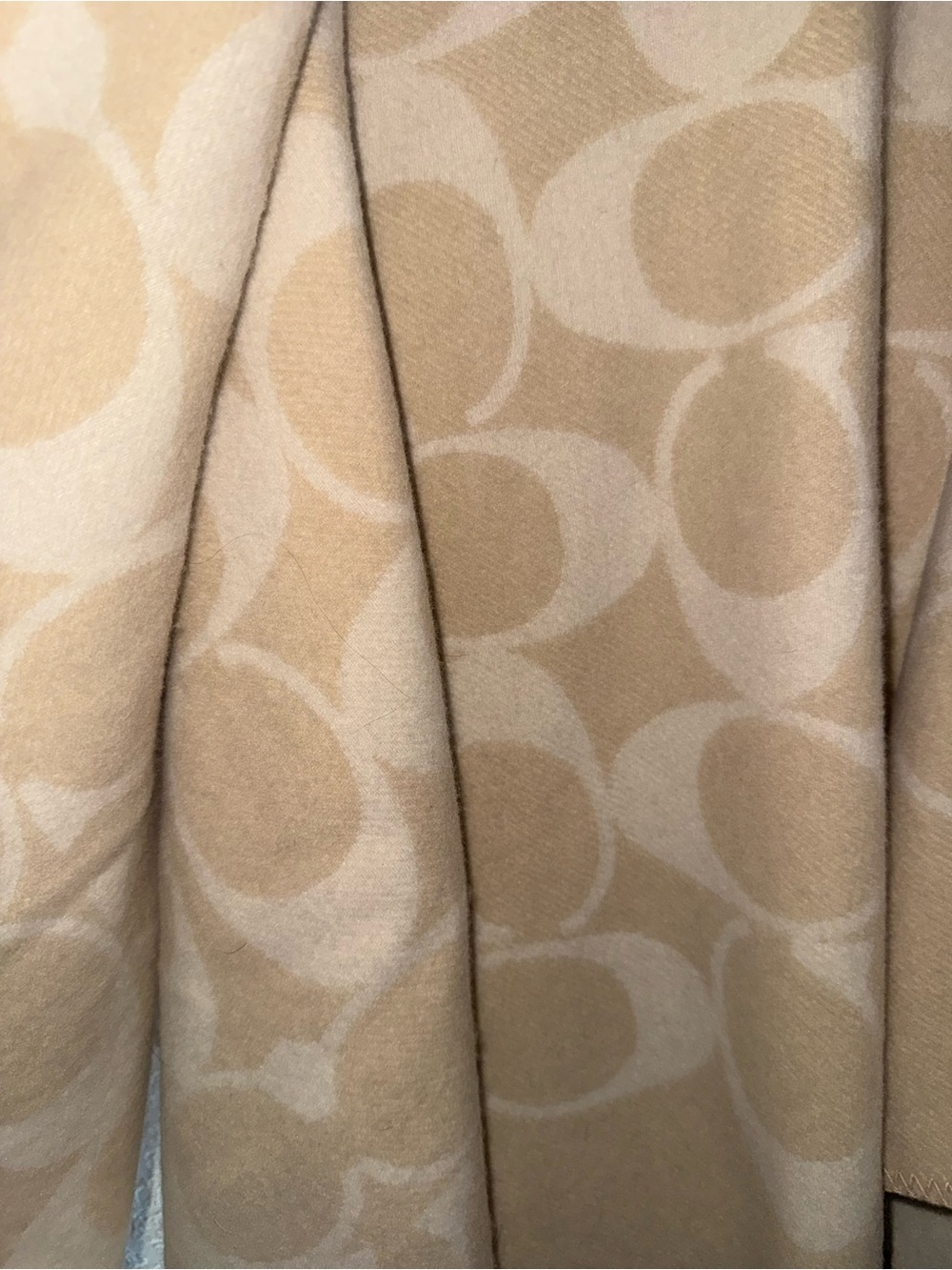 Coach Reversible Signature Cape in Cream and Tan OSFM - Picture 3 of 6